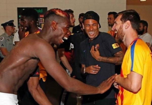 Bỏ qua thất bại, Paul Pogba cười đùa bên Neymar và Messi