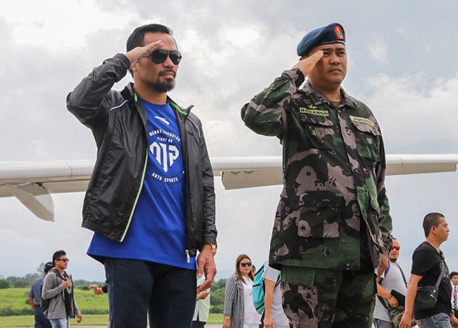 Pacquiao được người dân Philippines chào đón như người hùng dù mất đai WBO