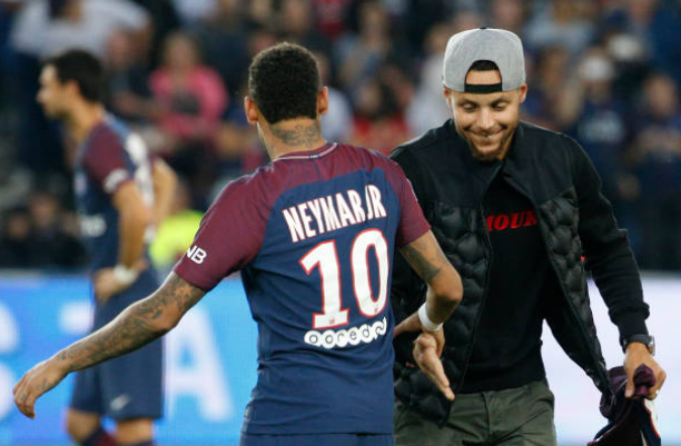 Có Neymar, người nổi tiếng ‘nườm nượp’ kéo đến Parc des Princes