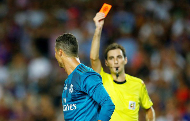 Choáng với số thẻ đỏ mà Ronaldo phải nhận kể từ khi khoác áo Real