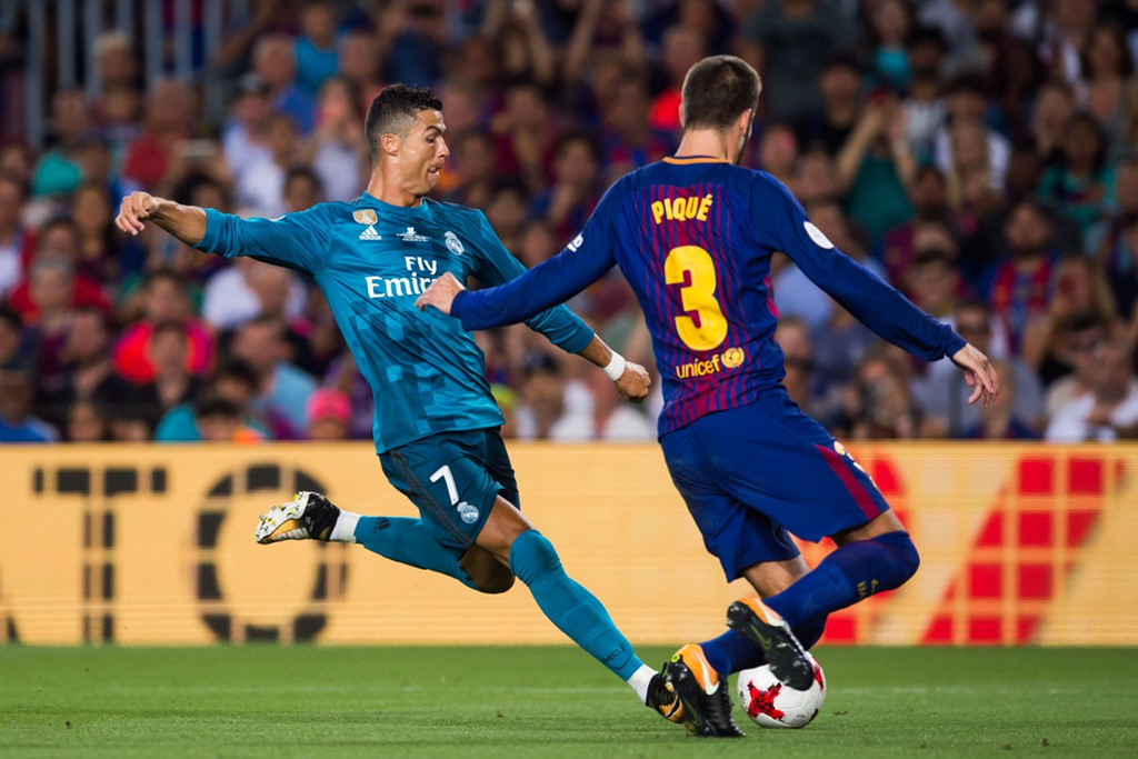 Ronaldo lập siêu phẩm và nhận thẻ đỏ, Real vẫn “làm nhục” Barca ngay tại Nou Camp