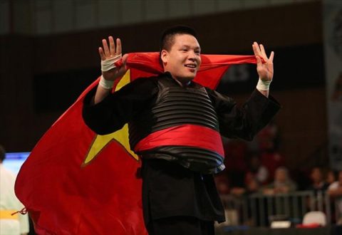 Đả bại võ sĩ Singapore, Nguyễn Văn Trí đoạt HCV thứ 3 cho Pencak Silat Việt Nam