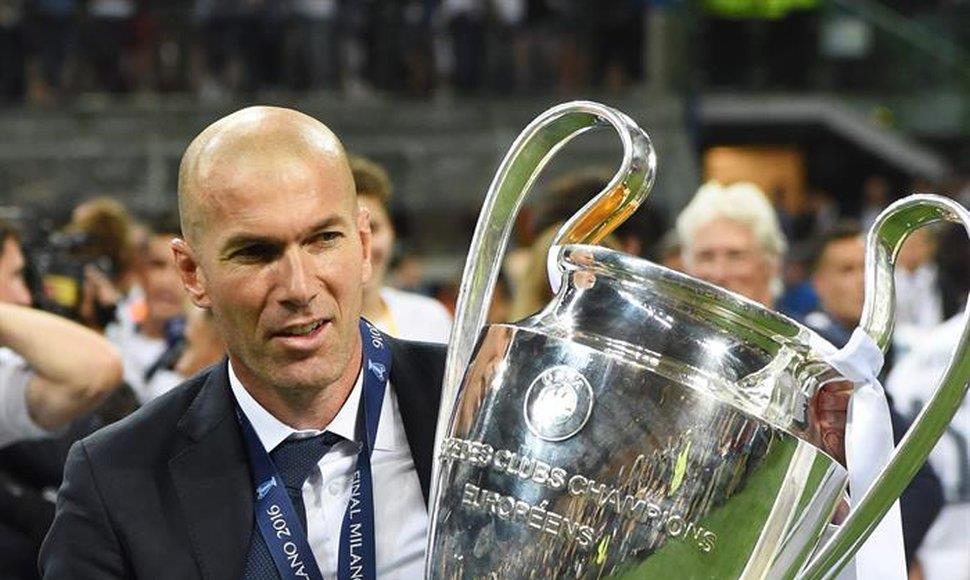 Zinedine Zidane và con số khủng khiếp: 12 trận…1 danh hiệu