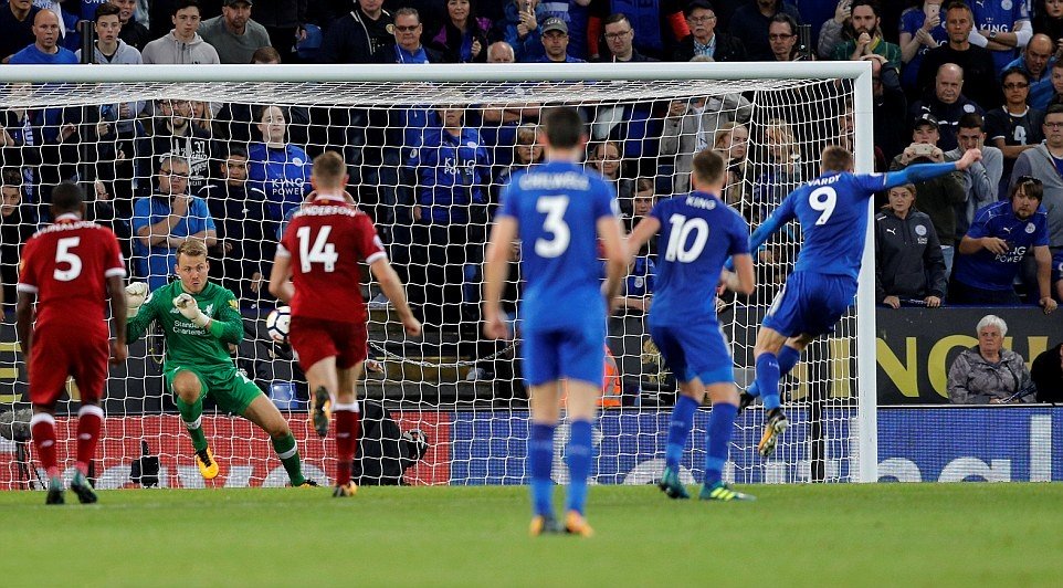 Coutinho chói sáng trở lại, Vardy bỏ lỡ penalty, Liverpool đánh bại Leicester trong trận cầu siêu nghẹt thở