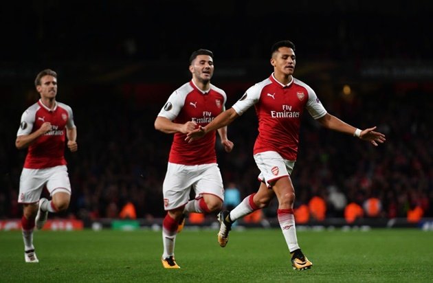 Sanchez lập siêu phẩm, Arsenal nhọc nhằn giành 3 điểm tại sân chơi lạ lẫm Europa League