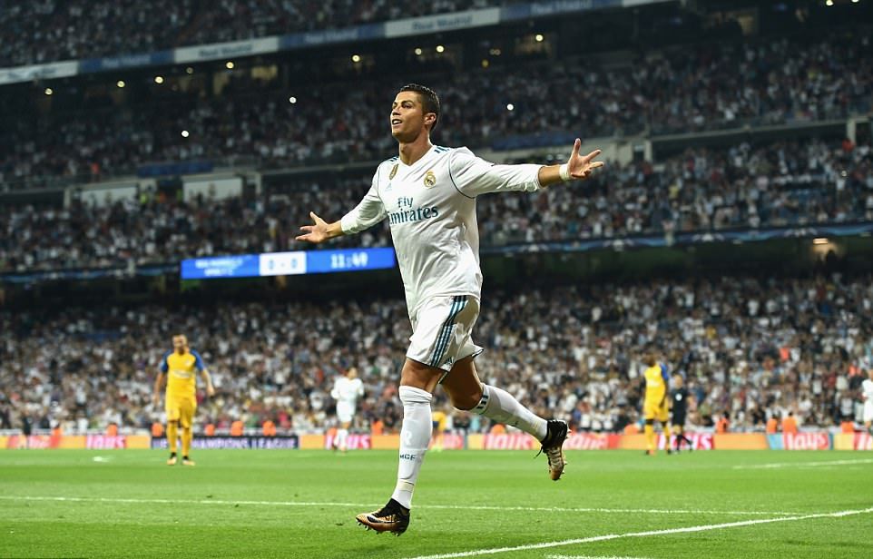 Lập cú đúp ngày trở lại, Ronaldo phá liền 2 kỷ lục của “đại kình địch” Messi