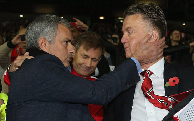 Jose Mourinho phát biểu cực “phũ” về Man Utd thời “hậu Sir Alex” khiến David Moyes và Van Gaal tức điên