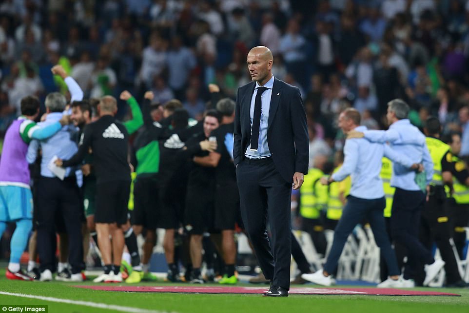 HLV Zidane lên tiếng biện minh cho thất bại muối mặt của Real