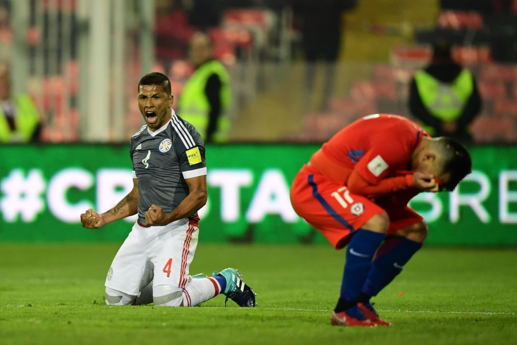 Vidal phản lưới, Chile bất ngờ thảm bại trước Paraguay ngay trên sân nhà