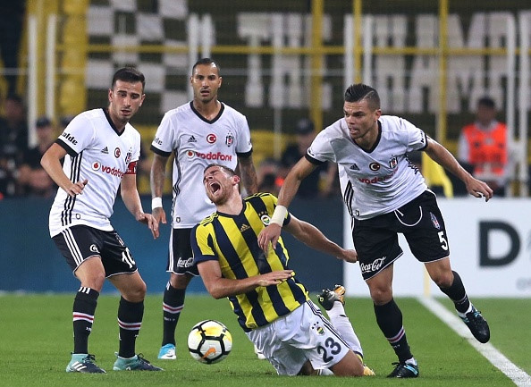 CHÙM ẢNH: Trận derby Istanbul đầu tiên của Pepe bất ngờ gây chú ý với… 12 thẻ vàng và 5 thẻ đỏ