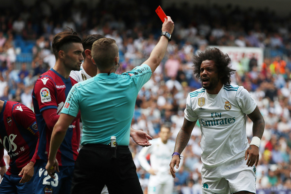 Real Madrid lâm cảnh khốn cùng vì hết thẻ phạt lại đến chấn thương chỉ trong vòng 1 tháng