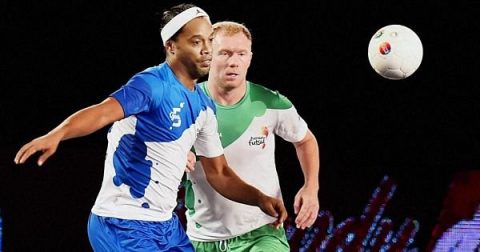 Sao Việt tỏa sáng thắng Giggs, Ronaldinho rượt đuổi tỉ số nghẹt thở với Scholes tại bán kết Premier Futsal