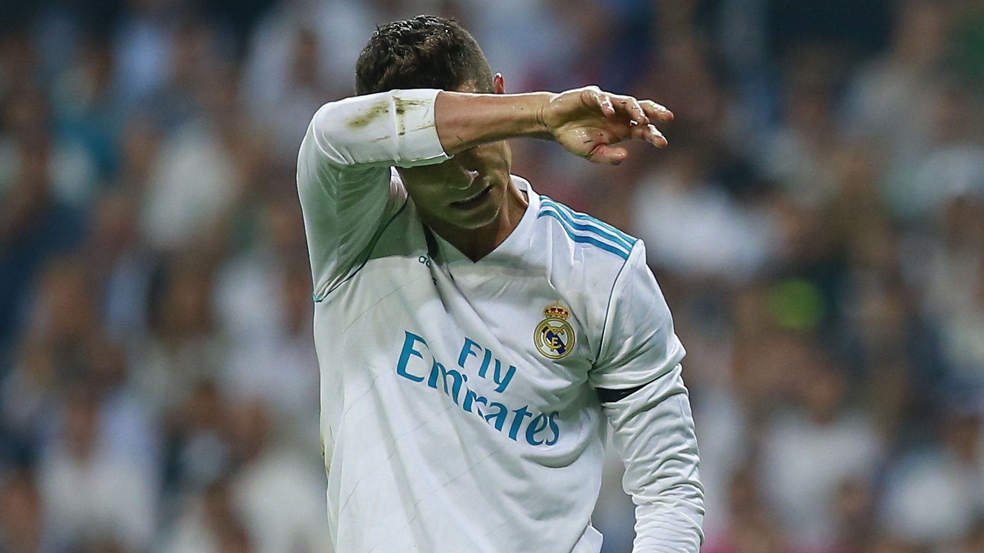 Có một Ronaldo vô duyên đến nhạt nhòa, mắng Isco và hậm hực khi “tiểu Modric” lập cú đúp