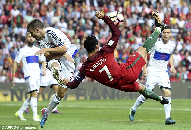 “Siêu nhân” Ronaldo lập hattrick siêu đẳng, Bồ Đào Nha nghiền nát Quần đảo Faroe