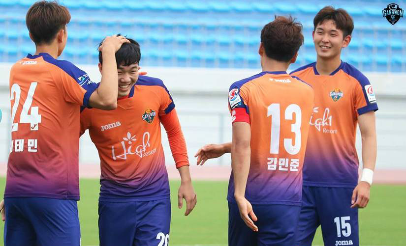 Vừa trở lại Gangwon sau SEA Games, Xuân Trường đã phải tiếp đội bóng số 1 xứ Hàn