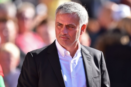 Mourinho thoát án phạt nguội từ FA, tiếp tục ra sân chỉ đạo cuối tuần này