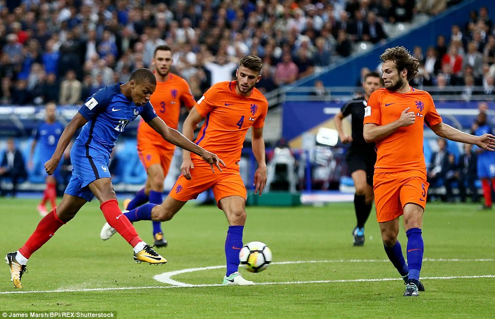 Sấp mặt không tưởng trên đất Pháp, “cơn gió thoảng” Hà Lan ngày càng xa giấc mơ World Cup