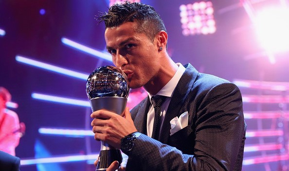 Thắng áp đảo Messi, Ronaldo có năm thứ 2 liên tiếp vinh dự nhận giải thưởng FIFA The Best
