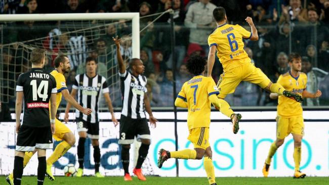Đánh “tennis” với Udinese trong thế 10 người, Juventus gồng mình bám đuổi ngôi đầu Serie A