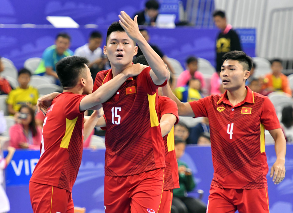 Thi đấu quả quyết, Futsal Việt Nam xuất sắc đánh bại chủ nhà Trung Quốc trong trận cầu rượt đuổi tỷ số siêu kịch tính