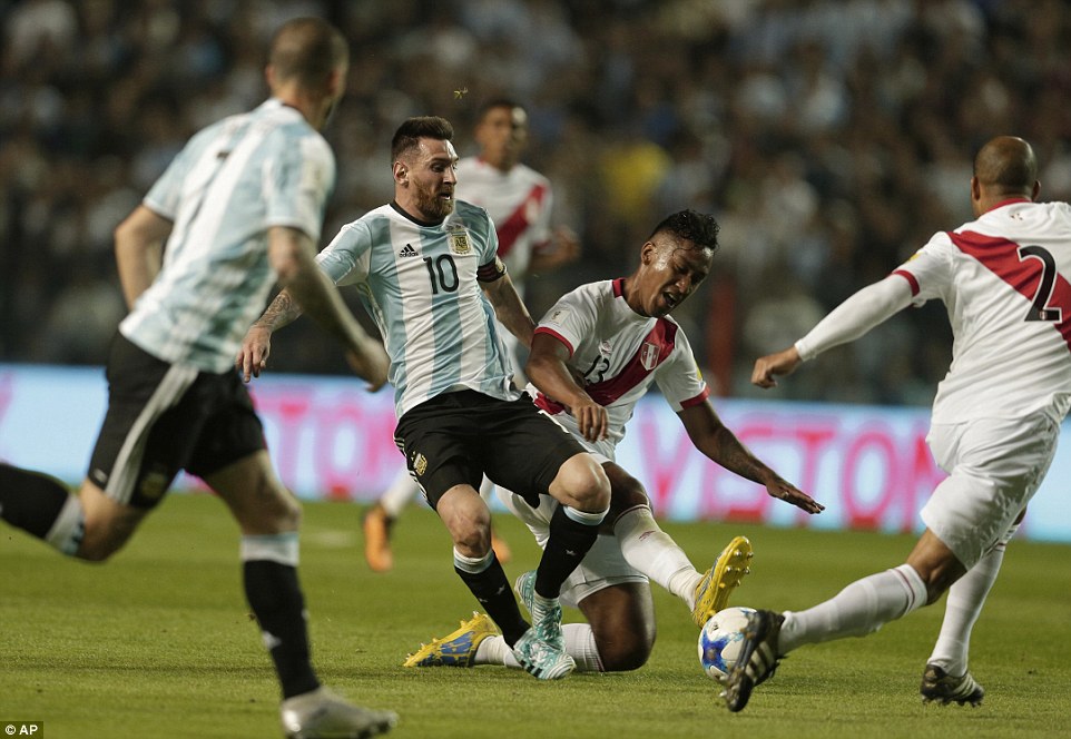 Kết quả Argentina vs Peru: Messi lại tịt ngòi, số phận Argentina “ngàn cân treo sợi tóc”