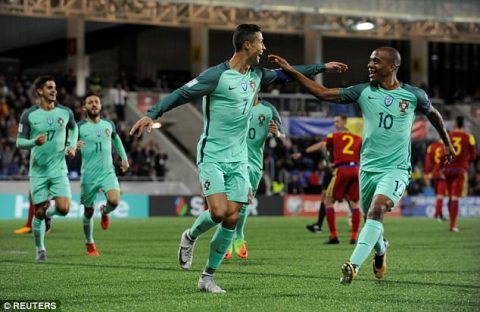 Vào sân từ ghế dự bị, Ronaldo vẫn hóa người hùng đem về chiến thắng quan trọng cho Bồ Đào Nha