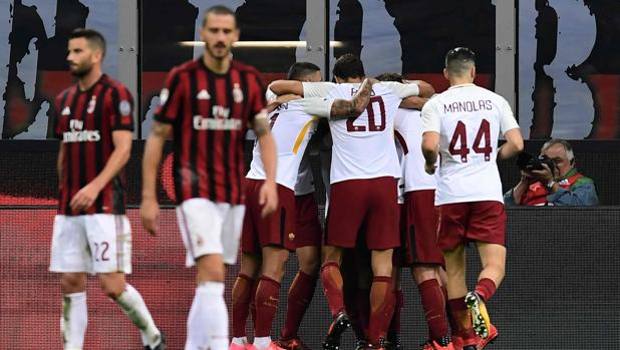 Thi đấu quá nón nớt, đội hình đắt giá của Milan trở thành mồi ngon cho “Bầy sói” Roma