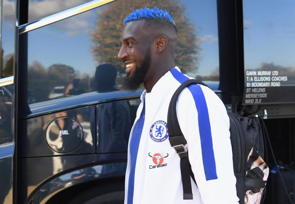 Giữ đúng lời hứa với fan, sao Chelsea chính thức nhuộm xanh mái đầu