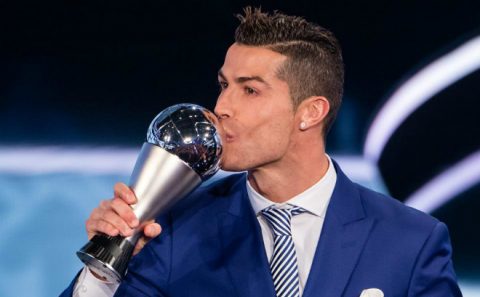 Lộ kết quả bầu chọn “Cầu thủ xuất sắc nhất Thế giới”: CR7 được vinh danh, Real Madrid xuất sắc nhất