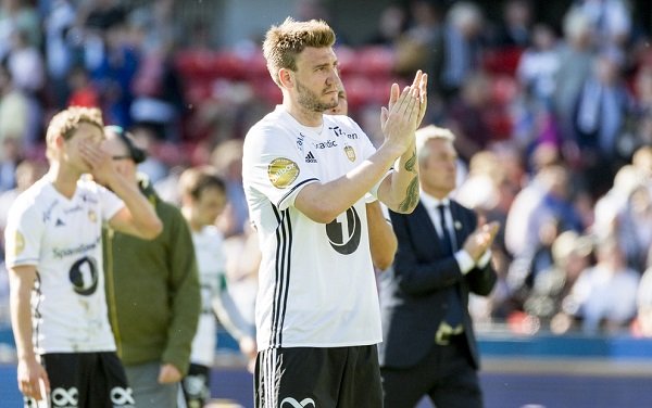 SỐC: Vừa chân ướt chân ráo đến Na Uy, LORD Bendtner đoạt luôn danh hiệu Vua phá lưới khiến tất cả nể phục