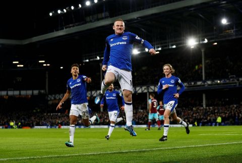 Ngoài 3 điểm quan trọng cho Everton, hat-trick của Rooney còn đem tới một điều thần kỳ khác