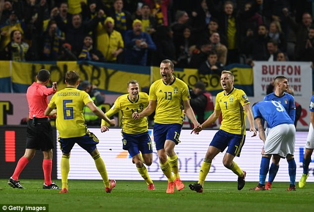 Đã hay lại còn may, Thụy Điển đẩy Italia tới thảm cảnh ngồi nhà xem World Cup