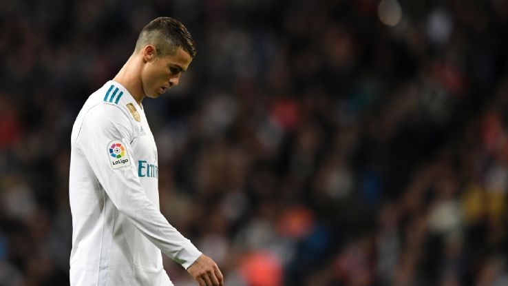 CÚ SỐC tại Bernebeu: 5 cầu thủ Real đòi HLV Zidane “bán quách” Ronaldo đi