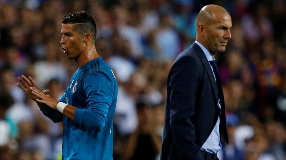 Nội bộ Real lại sinh biến lớn: Ronaldo cãi nhau tay đôi với Zidane, chán nản đòi ra đi