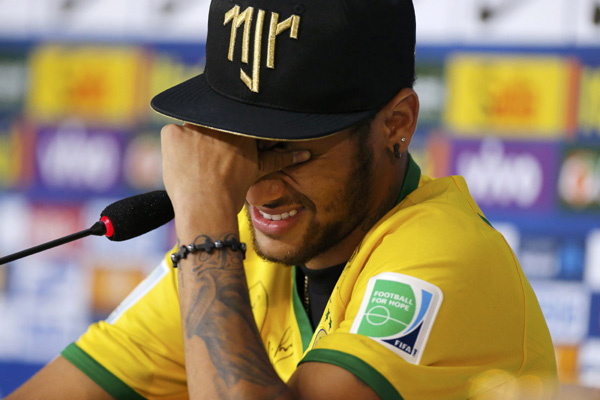 Ấm ức vì bị truyền thông dựng chuyện, Neymar bật khóc như mưa trong phòng họp báo