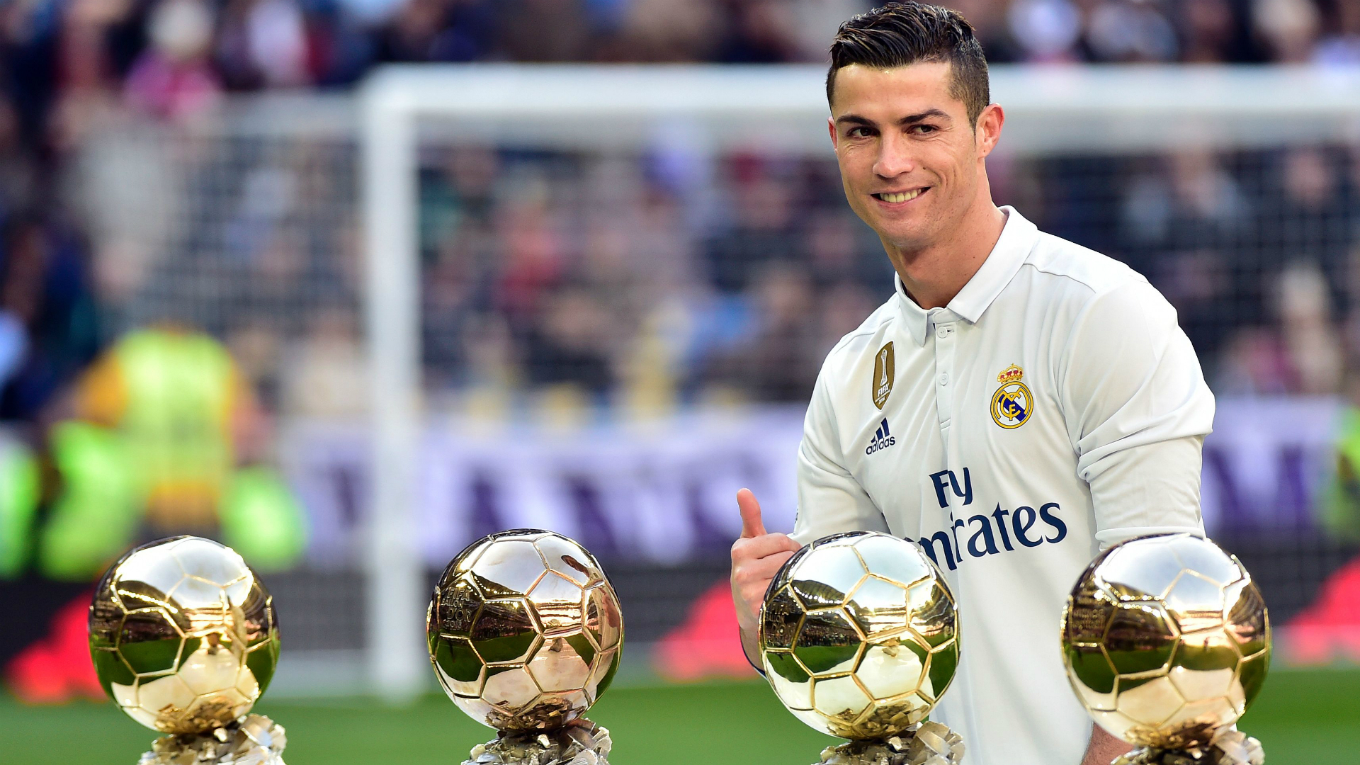Ronaldo đặt mục tiêu có… 7 Quả bóng vàng và 7 đứa con