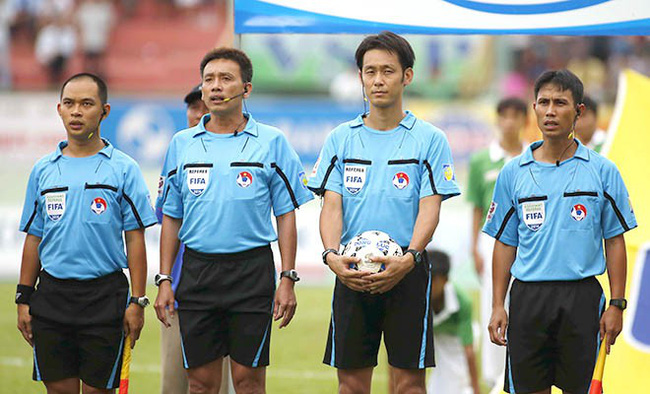 Nhằm đưa V-League về đích an toàn, VPF quyết định thuê trọng tài ngoại ở 3 vòng đấu cuối