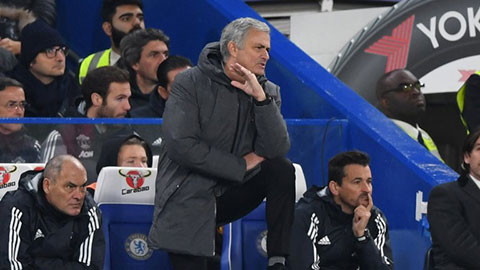 Lép vế hoàn toàn trước Chelsea, Mourinho vẫn khẳng định Man Utd không đáng bị thua cuộc