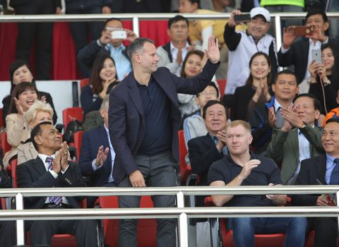 Fan bóng đá Đông Nam Á phản ứng thế nào khi Giggs, Scholes làm “sếp” ở Việt Nam?