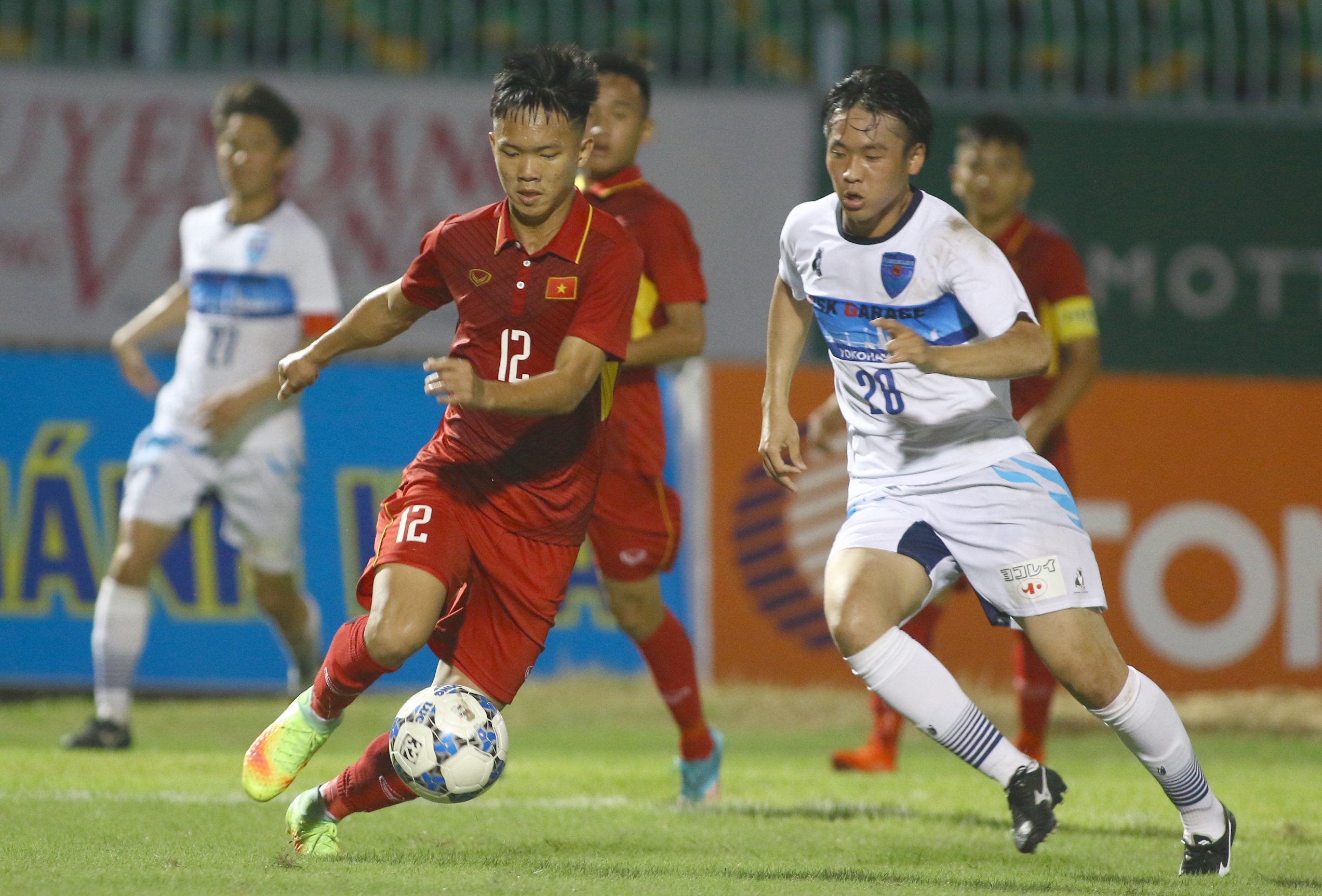 CHÙM ẢNH: U19 Việt Nam kiên cường chống chọi lại với sức mạnh khủng khiếp của U21 Yokohama
