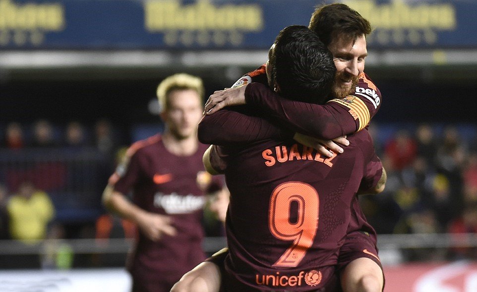 Messi và Suarez cùng nhau nổ súng, Barca nhọc nhằn đánh bại 10 người của Villarreal