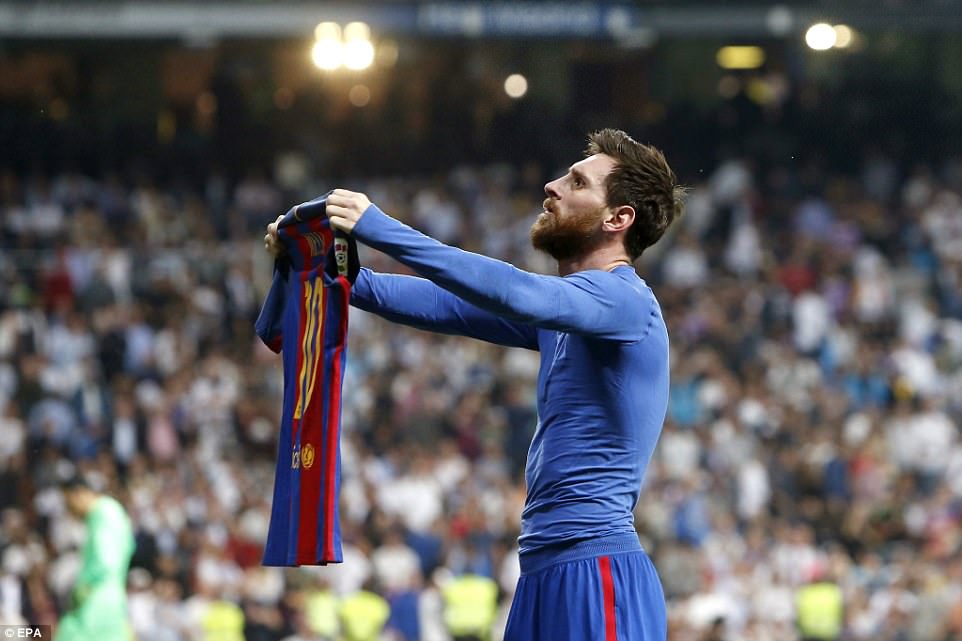Ngạc nhiên chưa? Messi siêu phàm là thế nhưng chưa một lần được CĐV Real làm điều này?