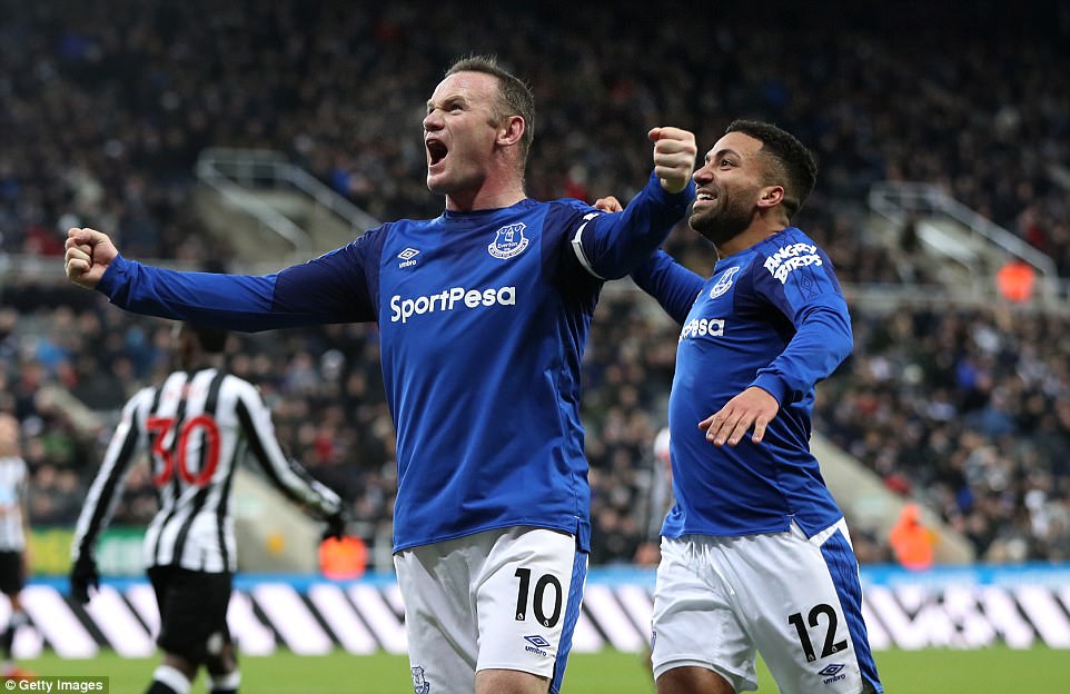 Ghi bàn như máy, “kẻ hết thời” Rooney tiếp tục giúp Everton “rũ bùn đứng dậy sáng lòa”