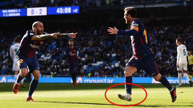 CẬN CẢNH: Sút tung lưới Real, Messi quăng luôn cả giày để ăn mừng khiến fan phì cười