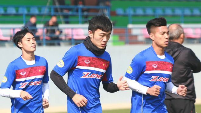 CHÙM ẢNH: U23 hăng say luyện tập trước cái lạnh của Hà Nội