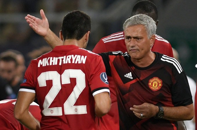 Mâu thuẫn bùng nổ, Mkhitaryan tranh cãi gay gắt với Mourinho, đếm ngày rời M.U