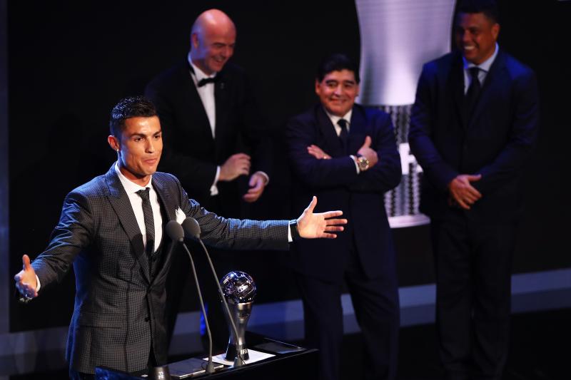 Maradona: ‘Ronaldo hay nhất ư? Bảo hắn bớt nói nhảm đi’