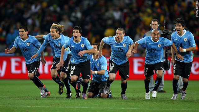 Người hùng đưa Uruguay vào bán kết W.C 2010 lập siêu kỷ lục Guinness về điều không tưởng này?