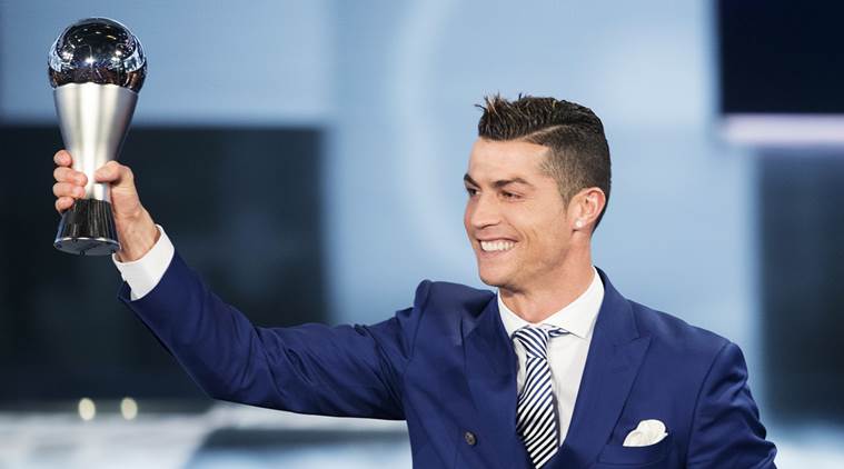 Sau QBV, Ronaldo lại nhận thêm giải thưởng cao quý năm 2017 khiến cả thế giới ngả mũ thán phục