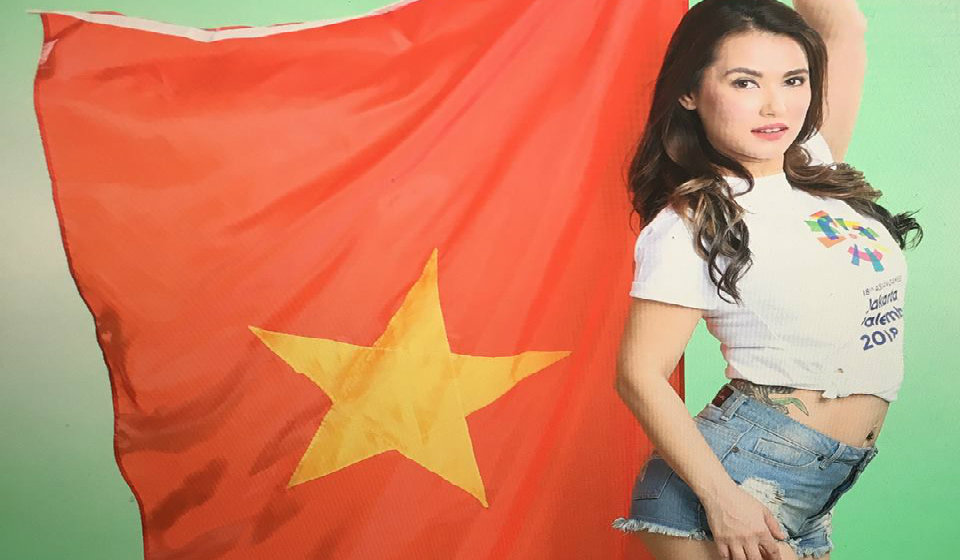 “Thánh nữ” Maria Ozawa khoác cờ đỏ sao vàng, ủng hộ U23 Việt Nam khiến bao fan điêu đứng